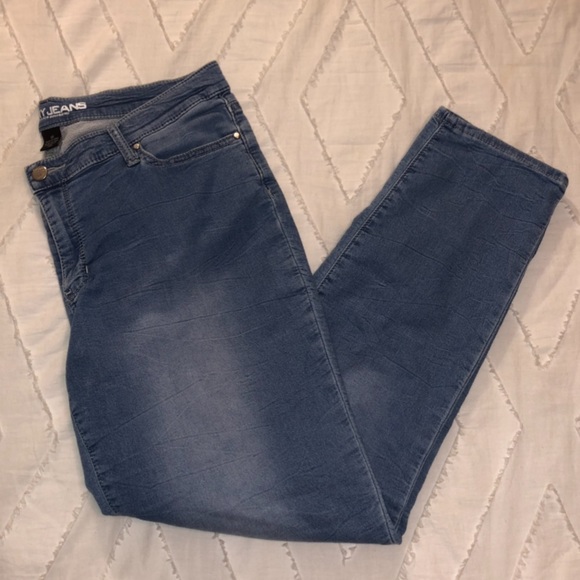 DKNY Bleecker Boyfriend Jeans - Picture 6 of 6